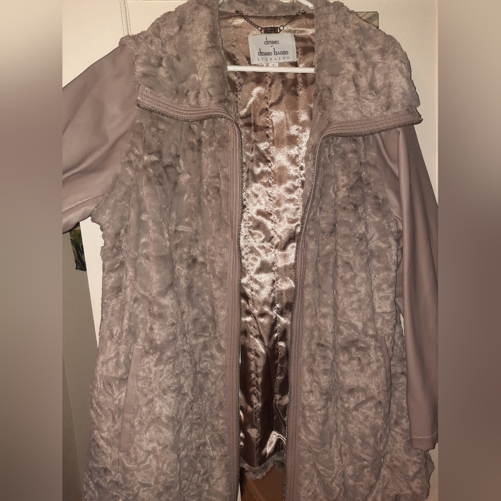 1x Sterling Dennis Basso coat. Like new condion gray